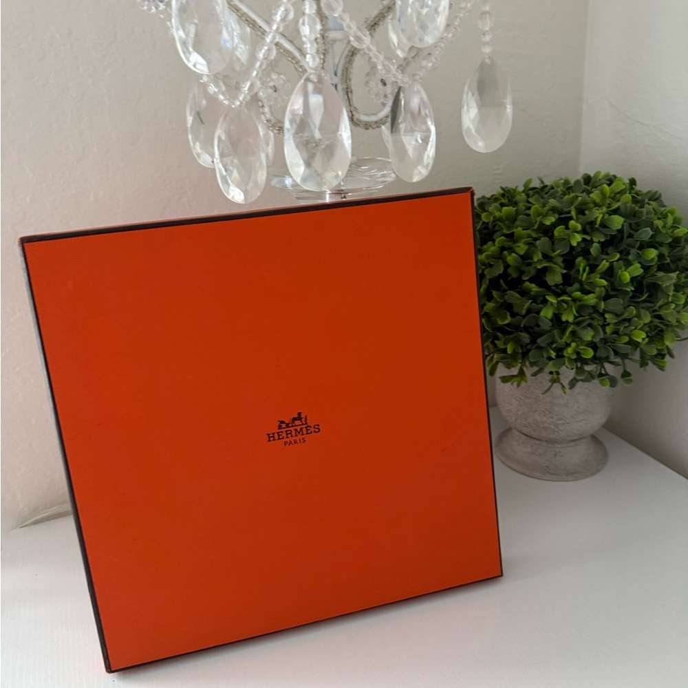 HERMÈS "Colliers de Chiens" Silk Scarf - Picture 6 of 6